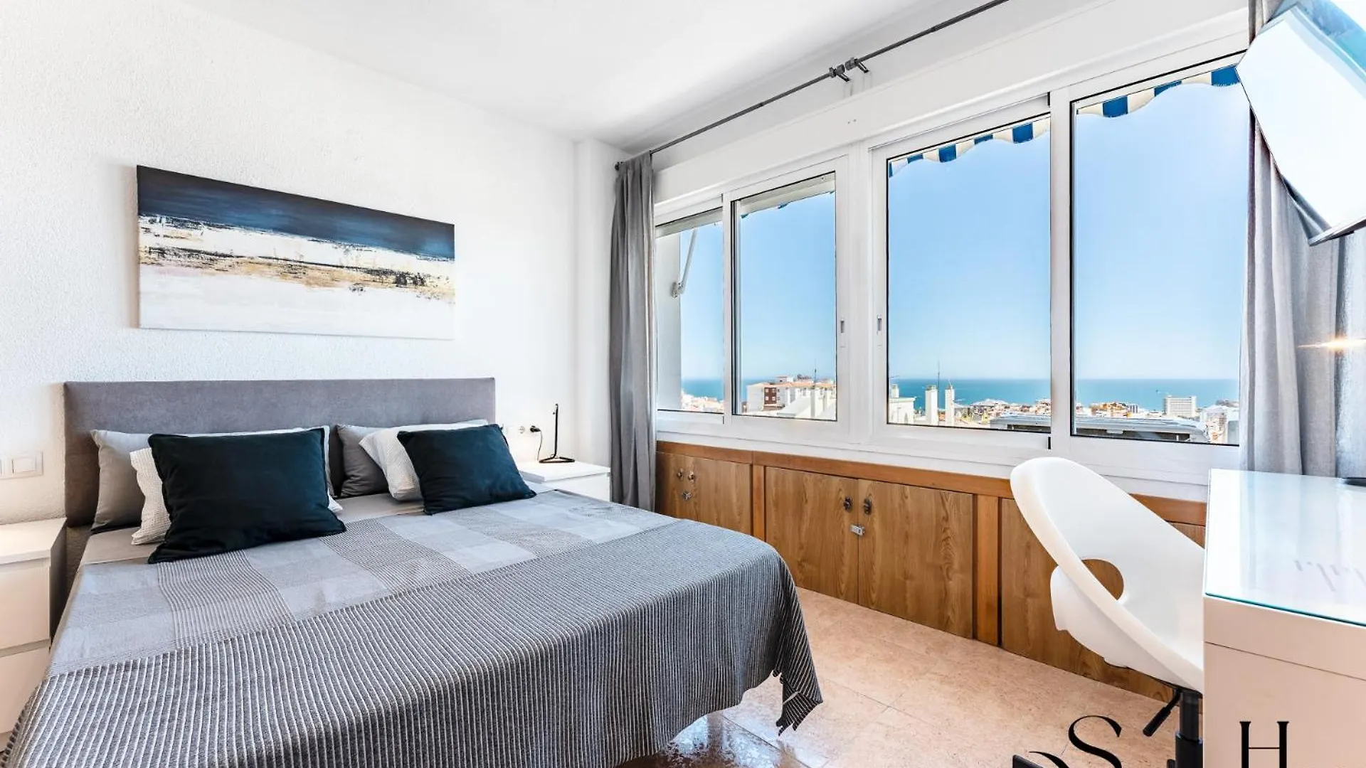 Central 2 Bed I Pool I Sea View Benalmadena Apartment