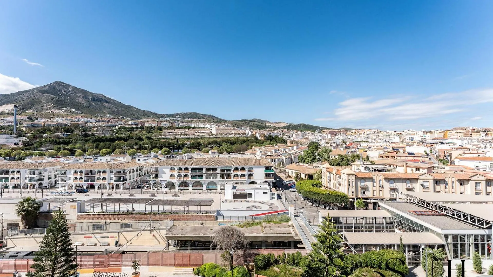 Central 2 Bed I Pool I Sea View Benalmadena Apartment