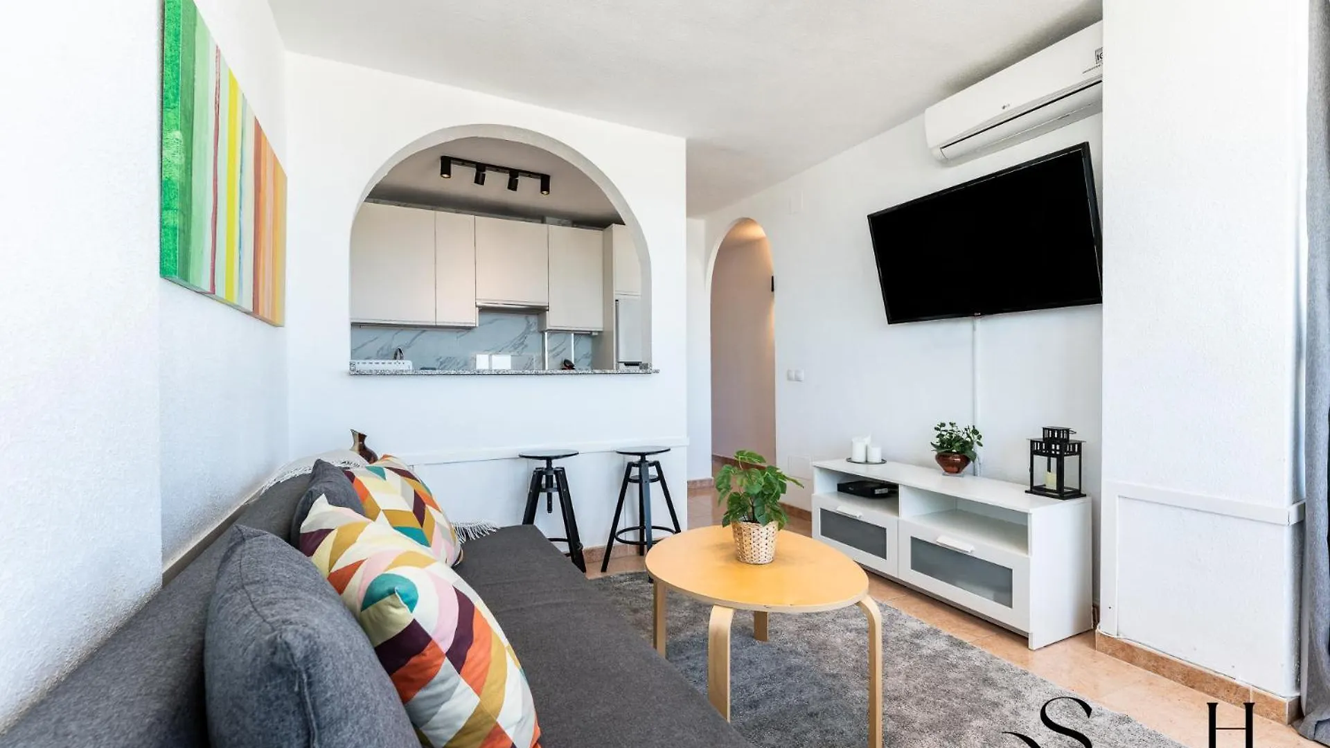 Central 2 Bed I Pool I Sea View 贝纳尔马德纳